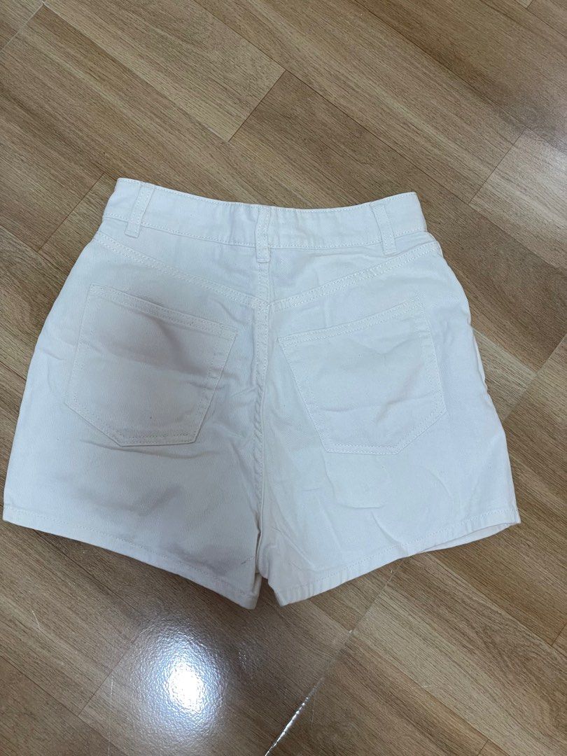 H&M White Maong Short (Category: Shorts) located in Santa Rosa. Submitted by krxtnm (Listing ID 1311828990, Image 2). Description: H&M White Maong Shorts Size 34 on tag (US 2) Good as New Waist: 24” Length: 13” .
