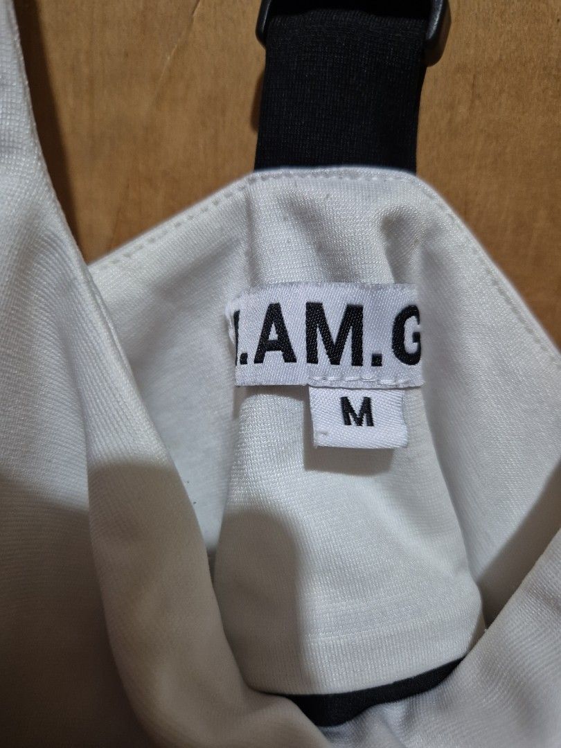 I am Gia Crop Top (Category: Activewear) located in Valenzuela. Submitted by randomlyn (Listing ID 1311821381, Image 3). Description: no flaws will fit bust size 36 medium on tag rfs: decluttering negotiable, just make an offer.