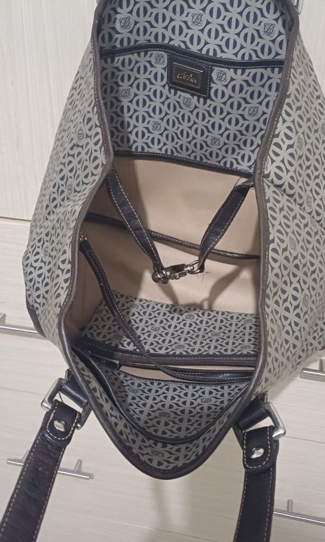 Tote Bag LQ Louis Quatorze (Category: Tote Bags) located in Cainta. Submitted by jastampes (Listing ID 1311838470, Image 3). Description: Large tote bag with pouch 100% authentic has signs of usage.