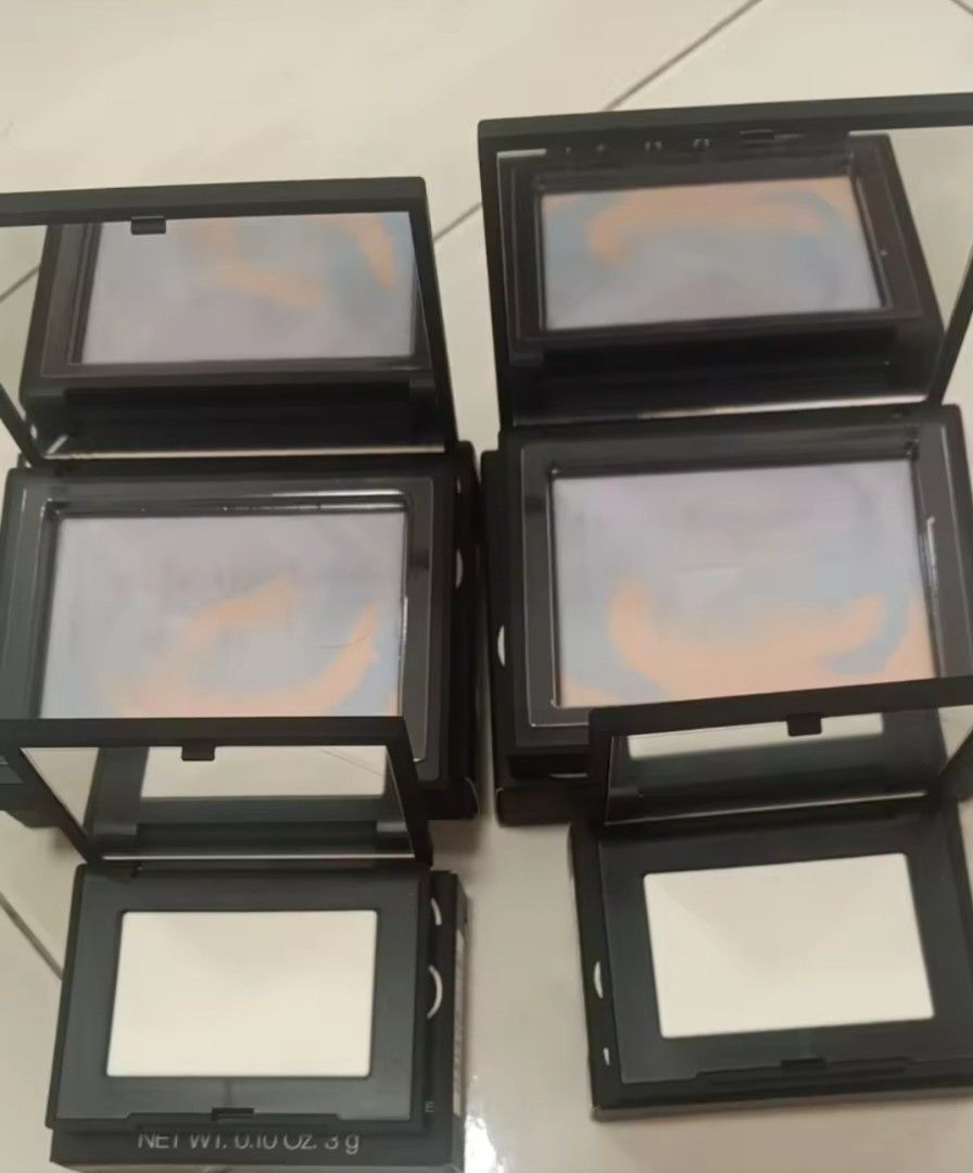 Nars setting powder (Category: Makeup) located in Klang. Submitted by nithyabai (Listing ID 1311828421, Image 2). Description: brand new item not touch.