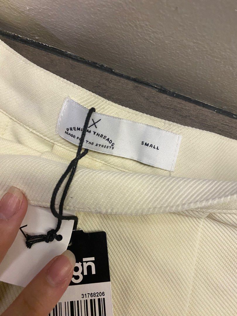OXGN Pleated Skirt (Category: Skirts) located in Las Pinas. Submitted by ferrerf (Listing ID 1311858618, Image 2). Description: havent worn at all Size: Small (can fit 25 and below waist line).