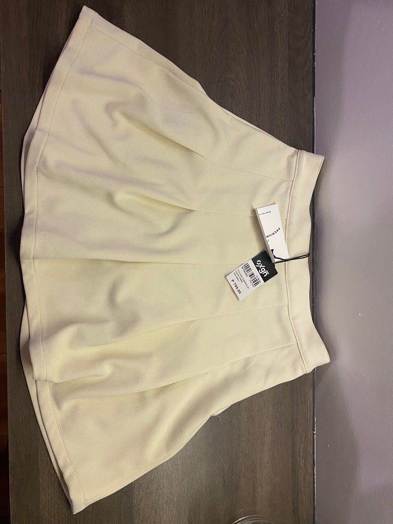 OXGN Pleated Skirt (Category: Skirts) located in Las Pinas. Submitted by ferrerf (Listing ID 1311858618, Image 1). Description: havent worn at all Size: Small (can fit 25 and below waist line).