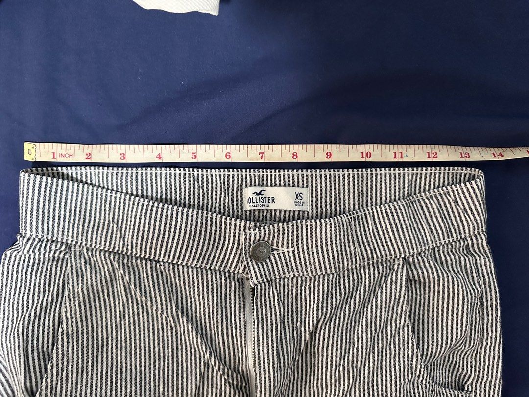 Pinstripe super cropped pants (Category: Other Bottoms) located in Quezon City. Submitted by cwissy (Listing ID 1311804138, Image 2). Description: 💖model height 4’11 💖RFS: dont like the fit in me anymore 💖 pants are gifted.