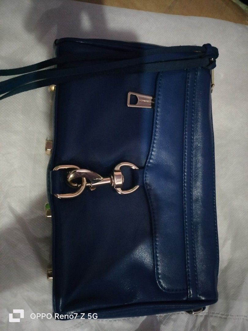 Preloved rebecca minkoff 2 way bag with dust bag (Category: Cross-body Bags) located in Paranaque City. Submitted by catherinecabanganan3604 (Listing ID 1311753996, Image 1). Description: bago pa saka hardware bago din nakaplastic pa yung paa korea preloved bags payment first..