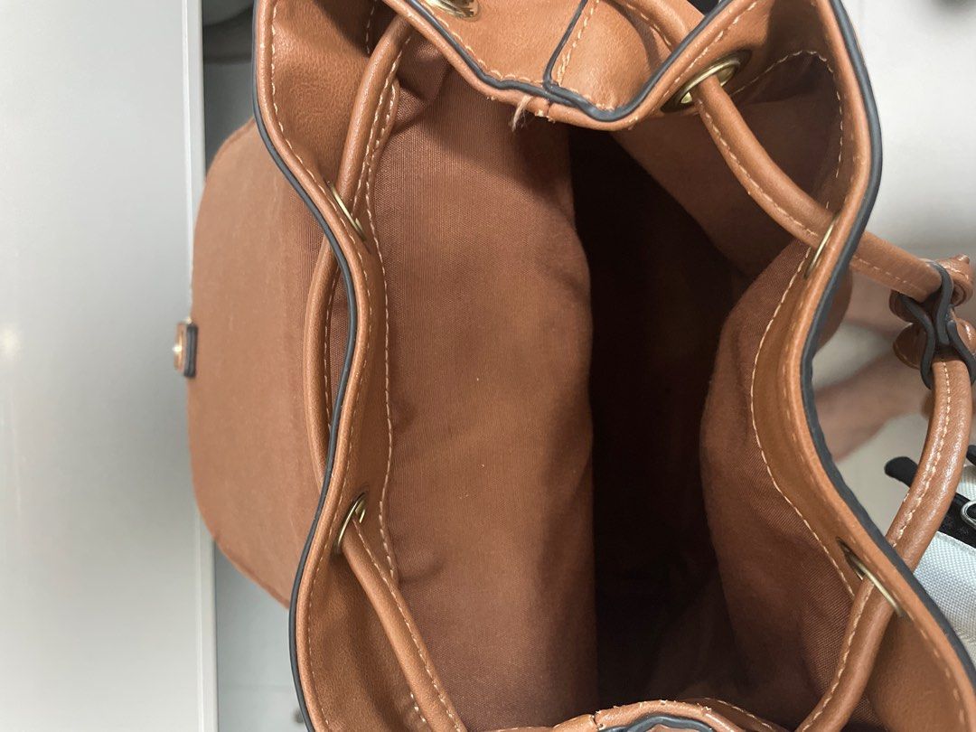 Pull&bear backpack （分類：背囊）位於 Hong Kong。 由 anna1008. 提交（商品編號 1311763473，圖片 3）。簡介： 。