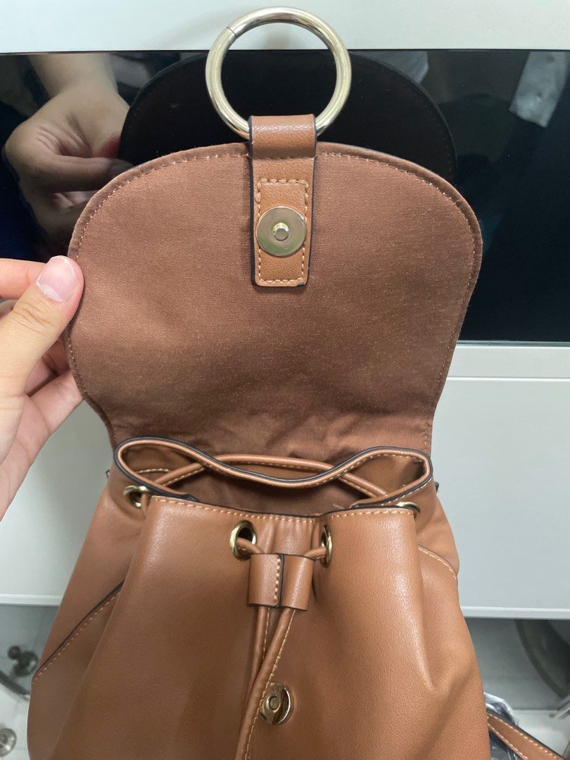 Pull&bear backpack （分類：背囊）位於 Hong Kong。 由 anna1008. 提交（商品編號 1311763473，圖片 2）。簡介： 。