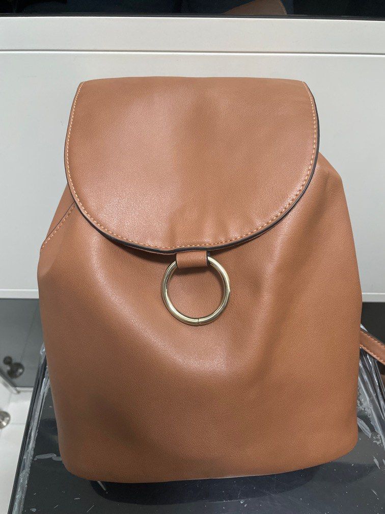 Pull&bear backpack （分類：背囊）位於 Hong Kong。 由 anna1008. 提交（商品編號 1311763473，圖片 1）。簡介： 。