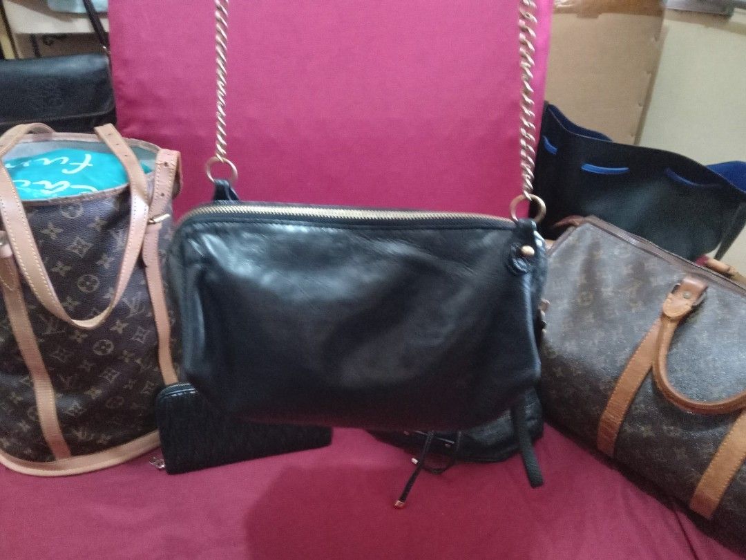 Rabeanco "pandora" (Category: Luxury Bags & Wallets) located in Manila. Submitted by monchiing (Listing ID 1311786626, Image 2). Description: rabeanco sling bag black soft leather no foul smell can fit promax/long wallet body shape similar to pandora.