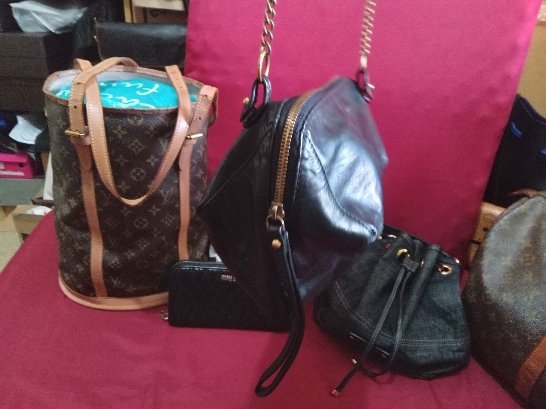 Rabeanco "pandora" (Category: Luxury Bags & Wallets) located in Manila. Submitted by monchiing (Listing ID 1311786626, Image 3). Description: rabeanco sling bag black soft leather no foul smell can fit promax/long wallet body shape similar to pandora.