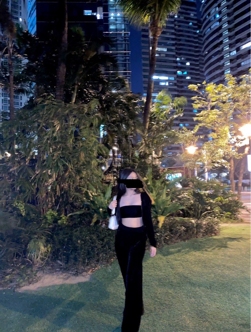 Shein black y2k set (Category: Sets & Coordinates) located in Manila. Submitted by nics04433 (Listing ID 1311896204, Image 1). Description: velvet tube top, zippered jacket ++ pants.
