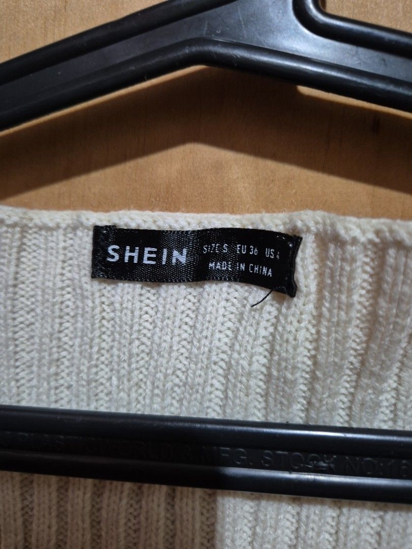 Shein Vest Crop Top (Category: Blouses) located in Valenzuela. Submitted by randomlyn (Listing ID 1311822342, Image 3). Description: cream color has unnoticeable whole on left sleeve.