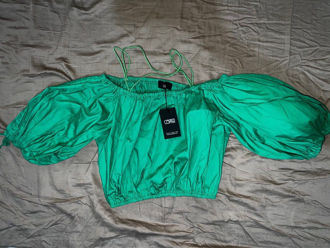 Shop Copper BNWT Green Puff Cropped Top (Category: Blouses) located in Taguig. Submitted by belabelabela (Listing ID 1311739028, Image 1). Description: 🍀 SHOP COPPER GREEN PUFF SLEEVED CROP TOP 🍀 • brand new; never worn, still with tags :) • so classy in person ! • fits xs-m rfs: decluttering.