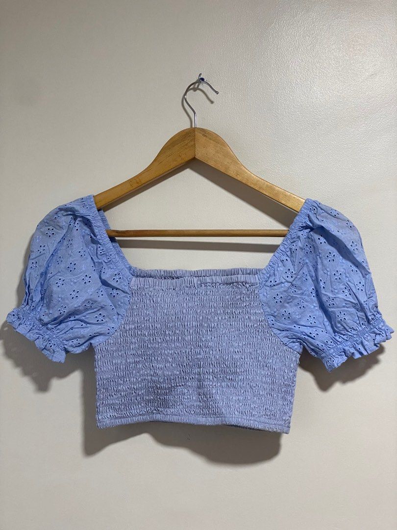 Smocked Crop Top with Puffed sleeves (Category: Blouses) located in Santa Rosa. Submitted by krxtnm (Listing ID 1311830057, Image 1). Description: Super nice in actual! RFS: gained weight .