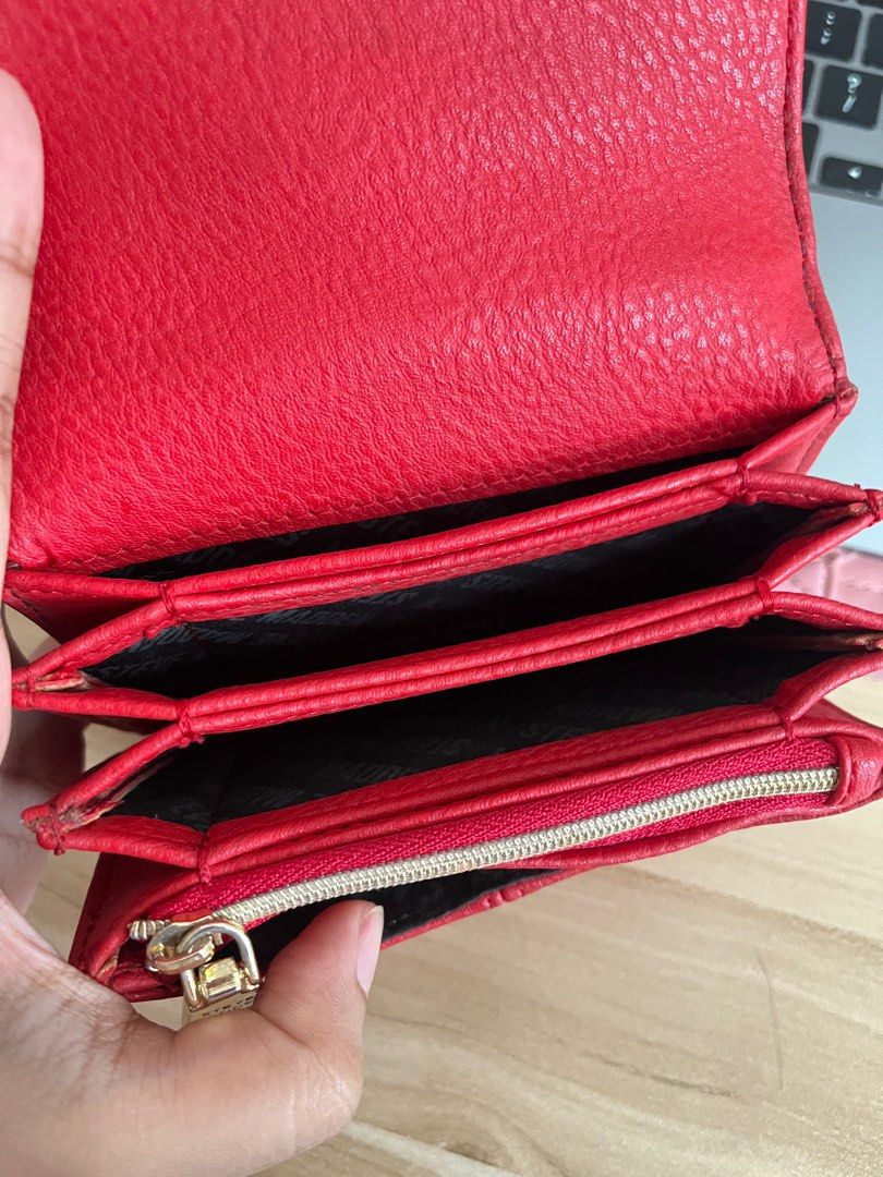 Steve Madden Red Accordion Wallet (Category: Luxury Bags & Wallets) located in Quezon City. Submitted by deyaaang (Listing ID 1311762394, Image 2). Description: Only needs cleaning..