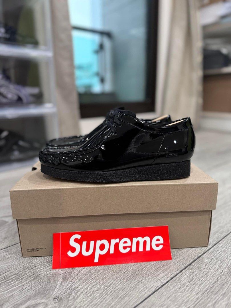 Supreme × 追い返さ Clarks ワラビー US9.5 Supreme × 追い返さ Clarks ワラビー US9.5