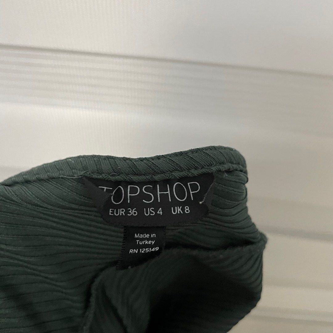Topshop Ribbed Long Sleeve Open Back Bodysuit (Category: Longsleeves) located in Manila. Submitted by centipeetles (Listing ID 1311846991, Image 2). Description: .
