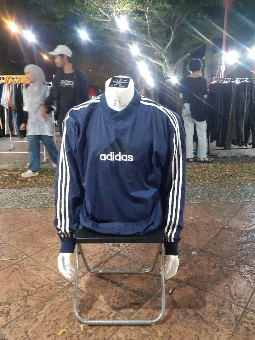 Vintage Adidas rain anorak mac spellout Men s Fashion Coats Jackets and Outerwear on Carousell
