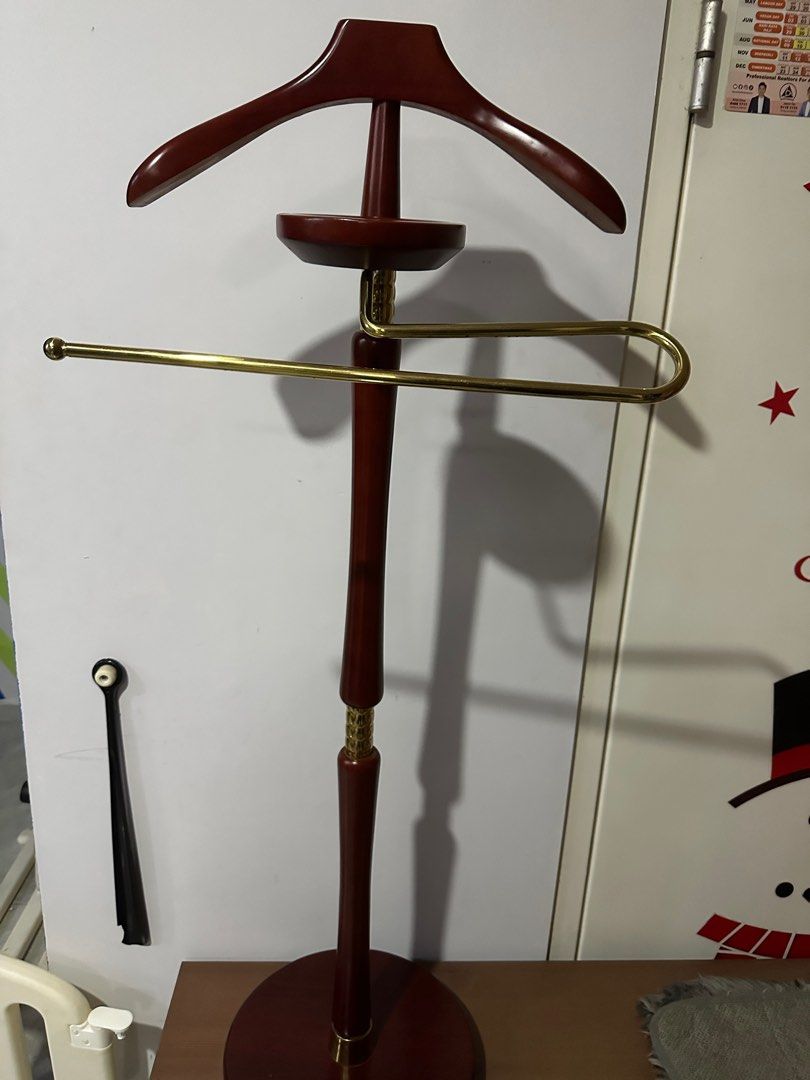 VINTAGE COLONIAL COAT RACK