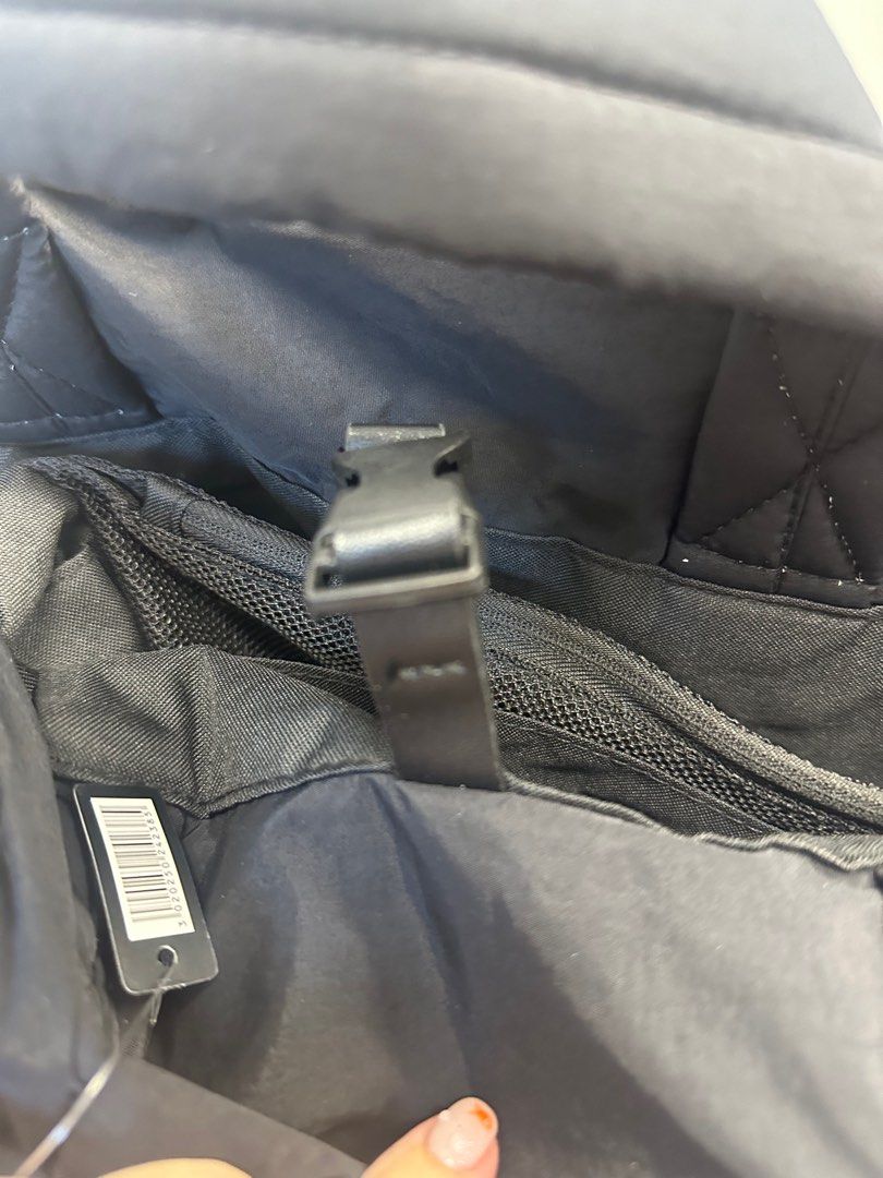 Workbag (Category: Laptop Bags & Sleeves) located in Puchong. Submitted by _toomanyclothes1990 (Listing ID 1311769255, Image 2). Description: Look like Lululemon bag🫣😝 a lot of compartments and good for work.