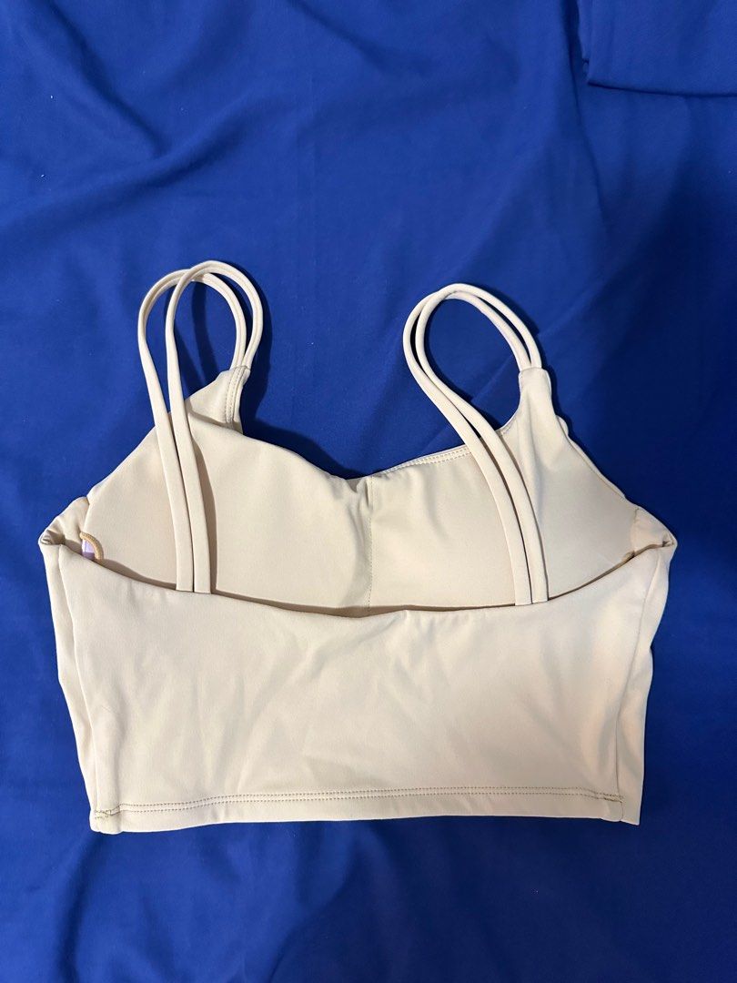 Yellow athleisure top (Category: Activewear) located in Quezon City. Submitted by cwissy (Listing ID 1311799423, Image 3). Description: 💖model height 4’11 💖Top has stretchy tela. Pwede as sports bra or top as is! 💖best fit small-medium 💖 has removable pads 💖RFS: di na kasya.