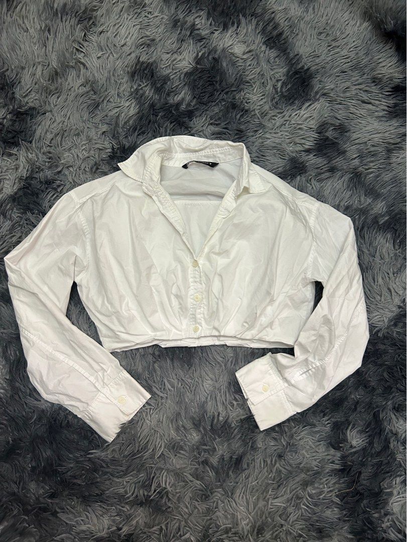 Zara Cropped white Long Sleeves Top (Category: Longsleeves) located in San Pablo. Submitted by flohro (Listing ID 1311885175, Image 3). Description: Used once only No flaws No discoloration Fits up to medium frame.