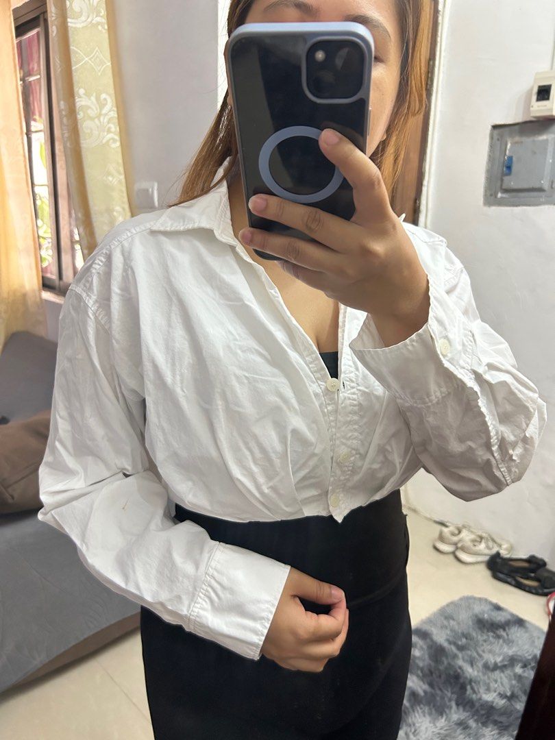 Zara Cropped white Long Sleeves Top (Category: Longsleeves) located in San Pablo. Submitted by flohro (Listing ID 1311885175, Image 1). Description: Used once only No flaws No discoloration Fits up to medium frame.