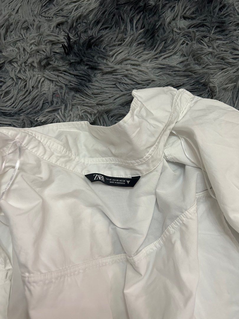 Zara Cropped white Long Sleeves Top (Category: Longsleeves) located in San Pablo. Submitted by flohro (Listing ID 1311885175, Image 2). Description: Used once only No flaws No discoloration Fits up to medium frame.