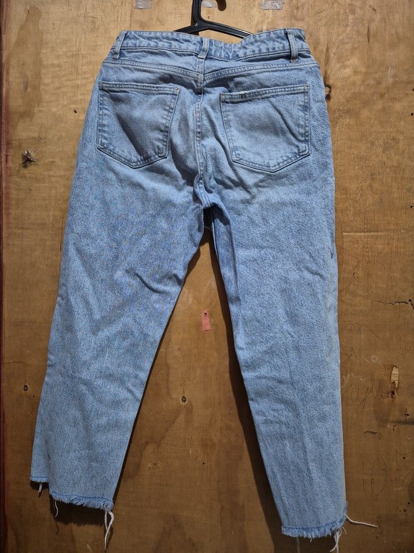 Zara Straight Cut Cropped Denim Pants (Category: Jeans) located in Valenzuela. Submitted by randomlyn (Listing ID 1311819563, Image 2). Description: used once authentic store bought zara rfs: decluttering negotiable, just make an offer.