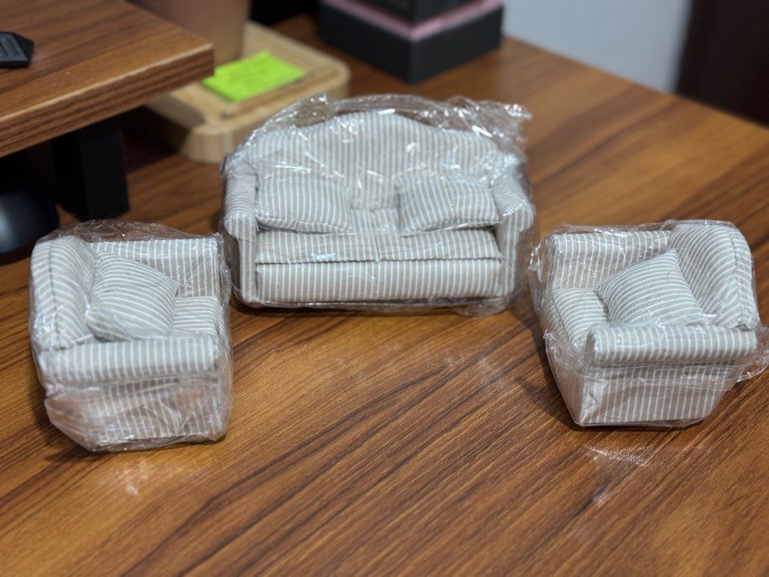 1:12 Sofa Set Minitature (Brand New) (Category: Sofas) located in Quezon City. Submitted by andresken (Listing ID 1313598174, Image 2). Description: Brand New Sofa Set 1/12 Scale Never Used MOP: Gcash / Bank Transfer MOD: Lalamove / Grabe Express.