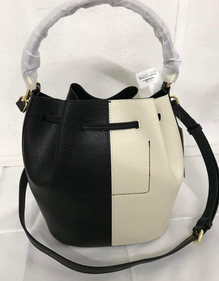 🍀 MK Reed Bucket (Category: Luxury Bags & Wallets) located in Manila. Submitted by shan_kenz (Listing ID 1313448859, Image 3). Description: 🍀 MK Reed Bucket ▪️7.5"W X 8.5"H X 5.25"D 💰P2,600 ▪️Actual photo ▪️Plus SF.
