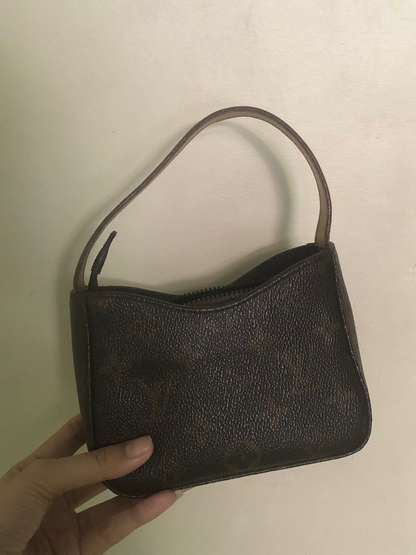 ₊✧ Vintage Louis Vuitton Monogram (Category: Luxury Bags & Wallets) located in Angeles City. Submitted by hoelyfinds (Listing ID 1313448363, Image 1). Description: 🧺 up for trade 🧺 open for layaway 🧺 needs sum cleaning and restoration 🧺 with signs of usage 🧺 7/10 overall condi 🧺 idk how much is this so pls dm me ur reasonable offer .