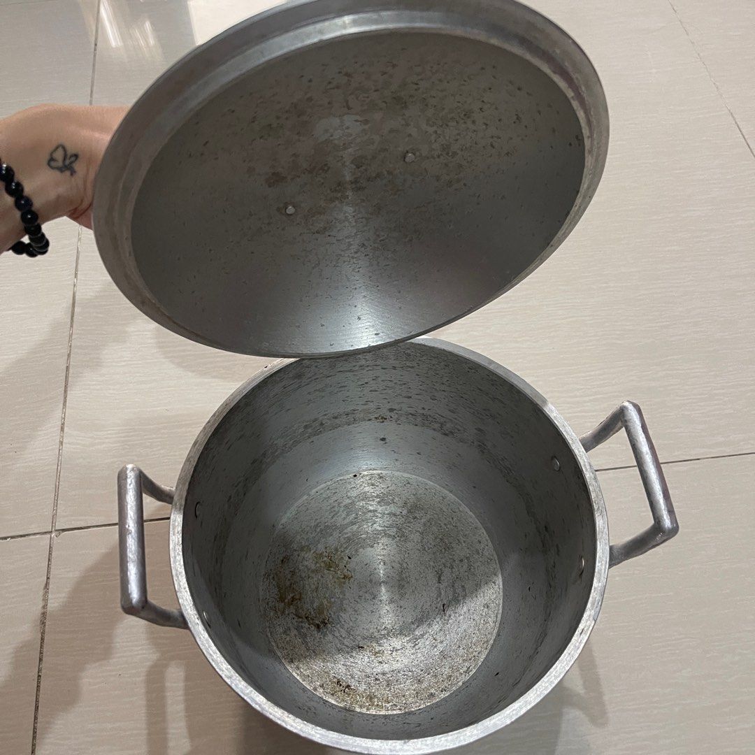 Aluminum kaldero thick cooking pot (Category: Cookware & Accessories) located in Manila. Submitted by hodlclub (Listing ID 1313514362, Image 3). Description: Actual photos Used few times only (less than a month) SALE.