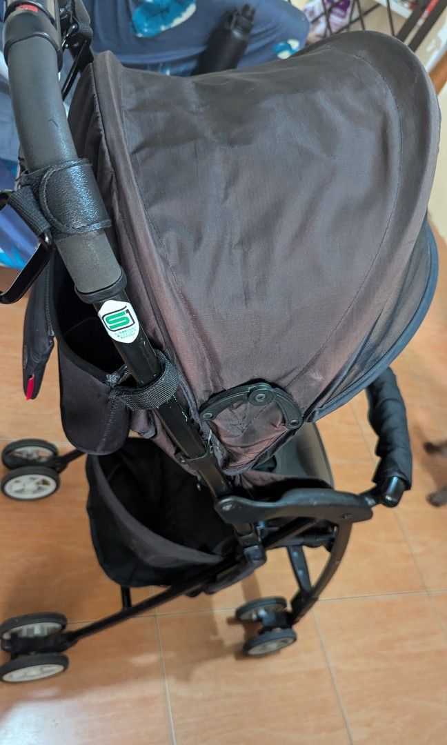 Aprica Magical Air (Category: Strollers) located in Quezon City. Submitted by furbous (Listing ID 1313452039, Image 2). Description: super lightweight free seat cushion.