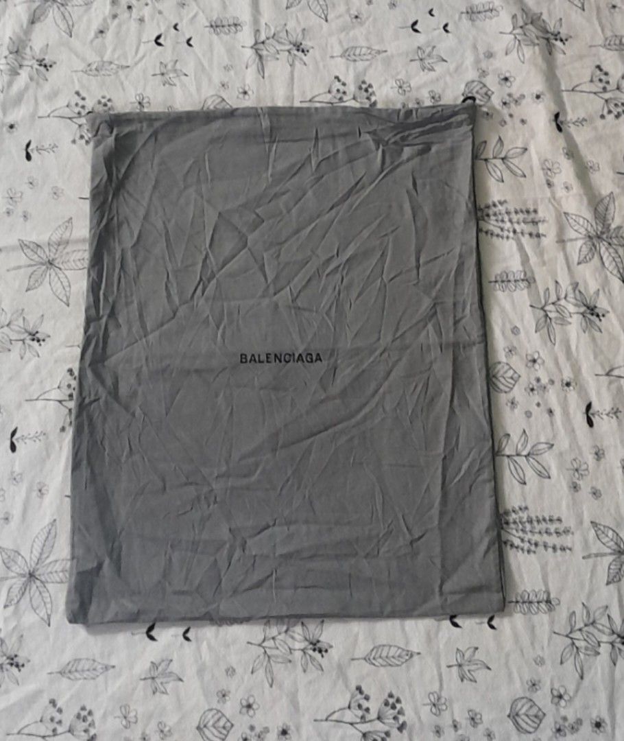 Dust bag balenciaga best sale