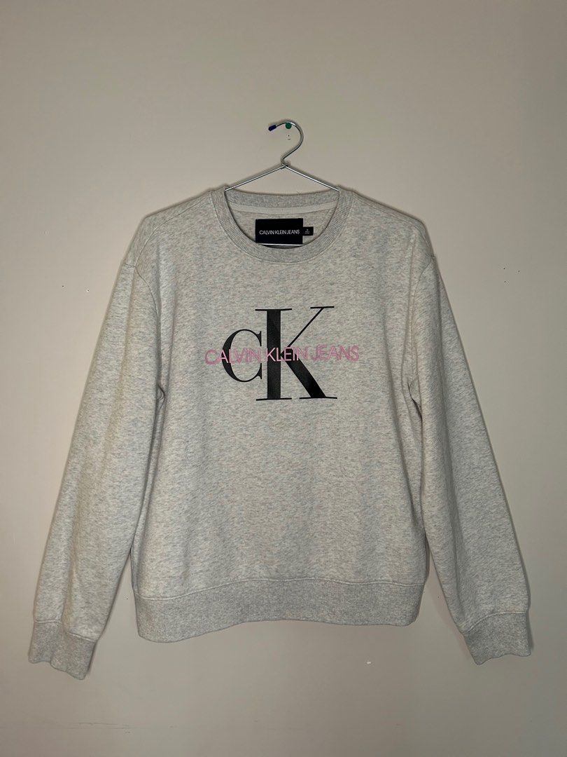 Calvin Klein Crewneck Sweater (Category: Clothes) located in Toronto. Submitted by venya260 (Listing ID 1313479388, Image 3). Description: Brand: Calvin Klein Size: US M Colour: Cream Clothing Blend: 76% cotton & 24% polyester Condition: Used .