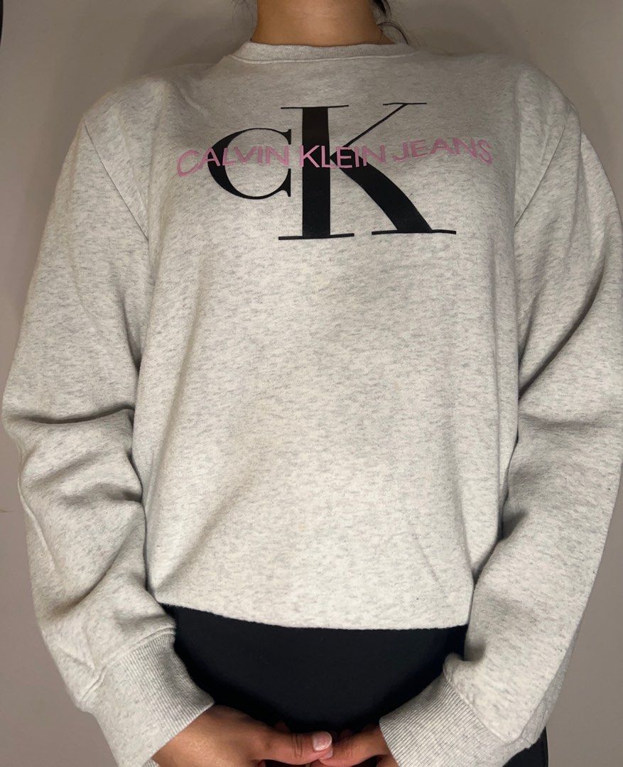 Calvin Klein Crewneck Sweater (Category: Clothes) located in Toronto. Submitted by venya260 (Listing ID 1313479388, Image 1). Description: Brand: Calvin Klein Size: US M Colour: Cream Clothing Blend: 76% cotton & 24% polyester Condition: Used .