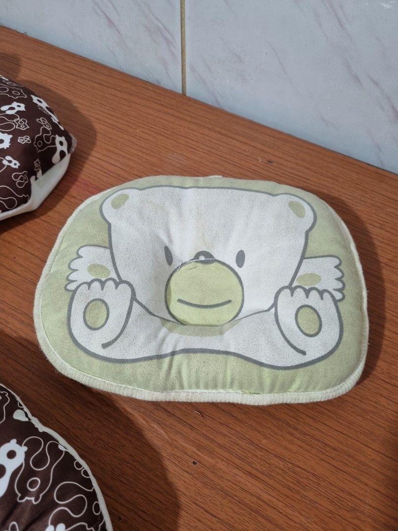 Car Seat support and head pillow (Category: Other Babies Going Out Needs) located in Makati City. Submitted by bentabolsbykd (Listing ID 1313424794, Image 3). Description: lightly used. needs washing. take all for 100pesos only.
