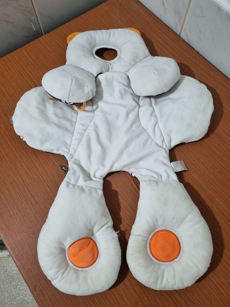 Car Seat support and head pillow (Category: Other Babies Going Out Needs) located in Makati City. Submitted by bentabolsbykd (Listing ID 1313424794, Image 2). Description: lightly used. needs washing. take all for 100pesos only.