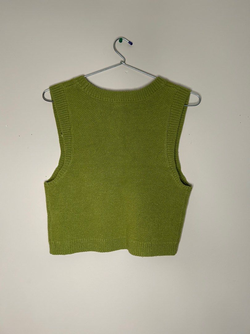 Cute light green sweater vest (Category: Clothes) located in Toronto. Submitted by venya260 (Listing ID 1313470139, Image 3). Description: Brand: Garage Size: US XS Colour: Light Green Clothing Blend: 75% Acrylic & 25% Cotton Condition: New Without Tags .