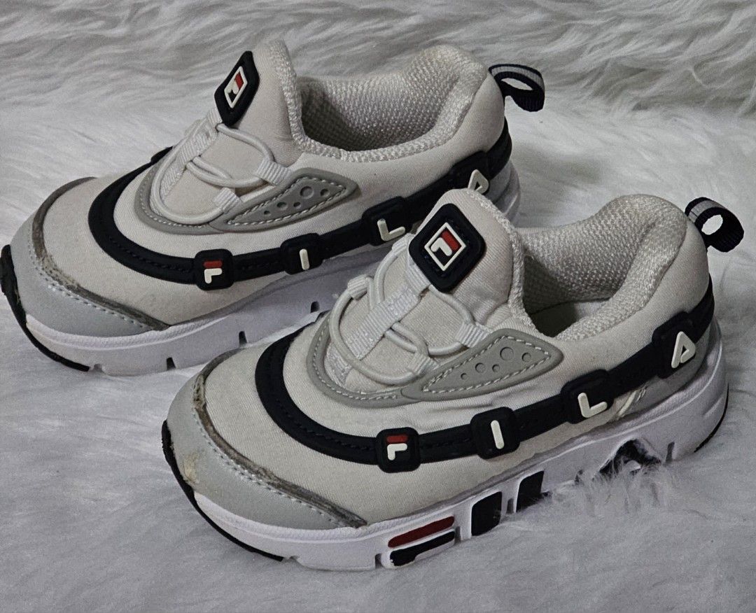 Fila Kids Shoes (Category: Babies & Kids Fashion) located in Tabaco. Submitted by etceterashop (Listing ID 1313515473, Image 2). Description: Fila Kids Shoes Size: US 9 EUR 26 16 cm Condition: Very good used condition.