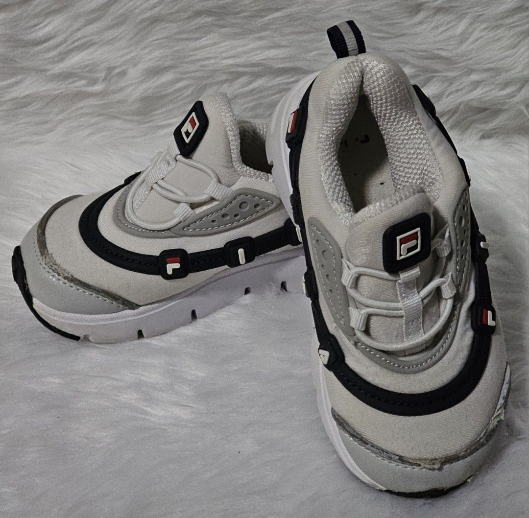 Fila Kids Shoes (Category: Babies & Kids Fashion) located in Tabaco. Submitted by etceterashop (Listing ID 1313515473, Image 3). Description: Fila Kids Shoes Size: US 9 EUR 26 16 cm Condition: Very good used condition.