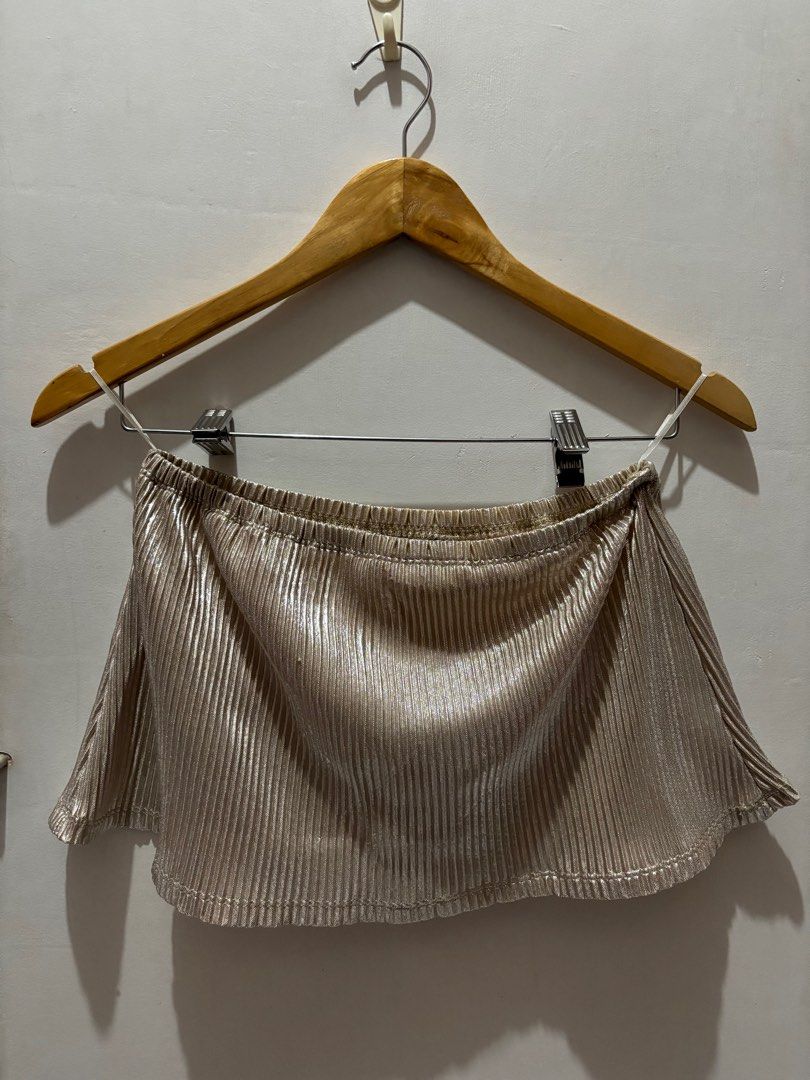 folded & hung | Metallic Tube Pleated Top (Category: Sleeveless) located in Makati City. Submitted by axashop (Listing ID 1313535169, Image 1). Description: - Never been worn - Price is negotiable, just message me..