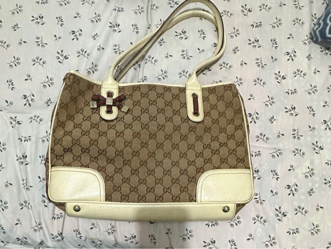Gucci GG Sherry Line Shoulder Bag (Category: Luxury Bags & Wallets) located in Los Banos. Submitted by jeremiah31.3 (Listing ID 1313504447, Image 1). Description: Selling my well loved gucci shoulder bag. Has flaws as shown in the pics hence selling low. Can be your project bag but you can also use it as is. Straps are still in very good condition and the bag is very roomy..