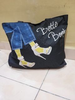(Category: ) located in . Submitted by thriftntote (Listing ID 1313582899, Image 1). Description: .