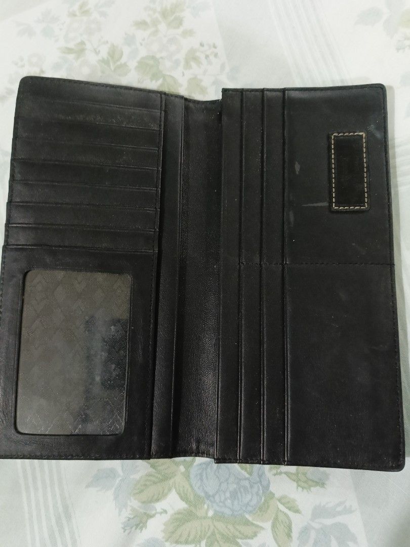 Louis Castel Bifold Men's Wallet (Category: Luxury Bags & Wallets) located in Romblon. Submitted by migustyles (Listing ID 1313605127, Image 3). Description: Louis Castel Men's Wallet Bifold pvc and genuine leather materials in good condition.