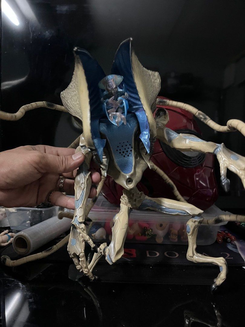 Alien MIB rare (Category: Figurines & Statues) located in Guagua. Submitted by goodbuysathome (Listing ID 1313475409, Image 2). Description: Men in black Alien with rubberized tentacles Rare collection 🤙 With sensor open and close head to reveal the small alien inside Add sf 120 GCash payment Last price posted.