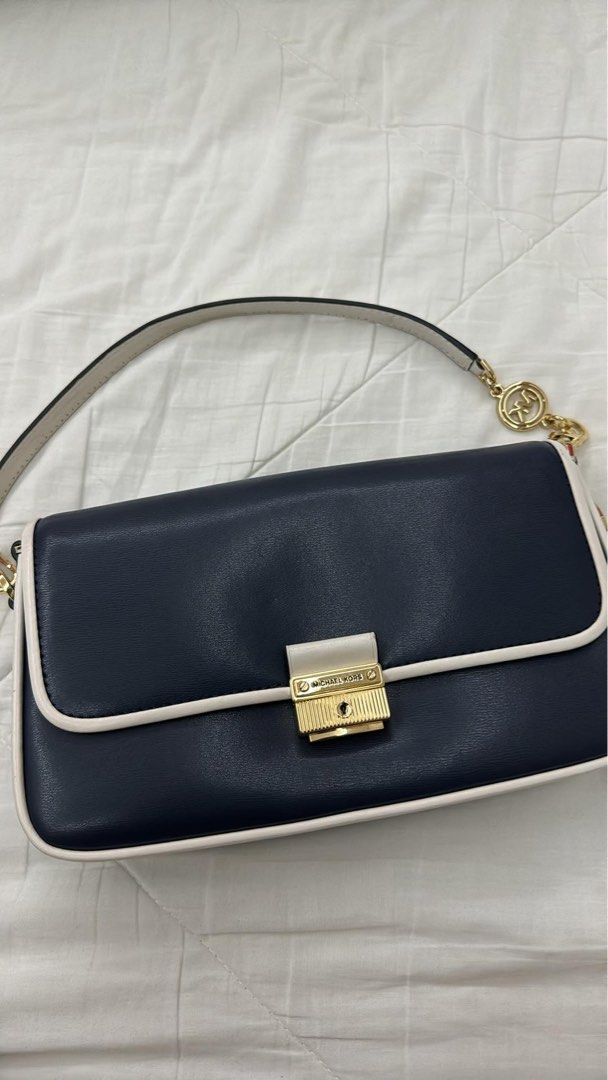 MK Bradshaw (Category: Luxury Bags & Wallets) located in Paranaque City. Submitted by issemami (Listing ID 1313555022, Image 2). Description: Mk Bradshaw Bought in HK last October 2023 Used twice only .