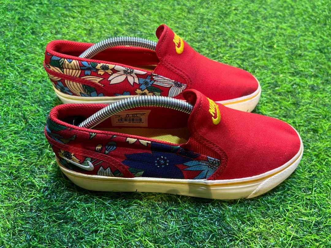 Nike toki slip clearance
