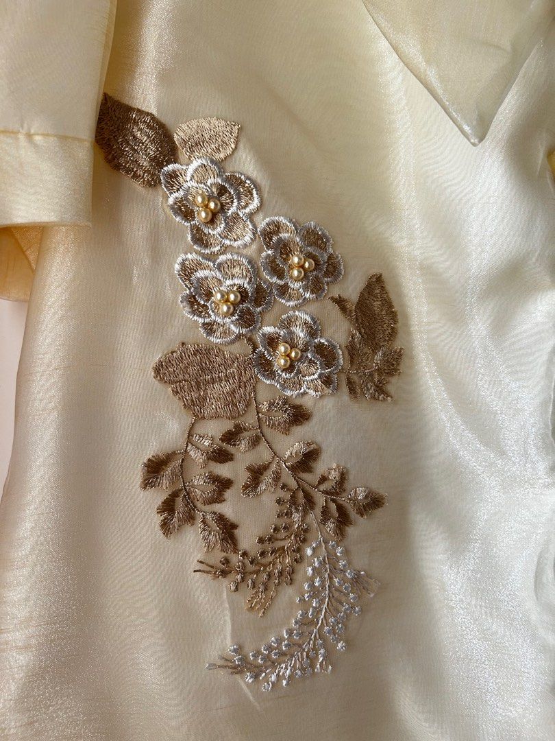Plus Size Filipiniana (Used Once) (Category: Blouses) located in Manila. Submitted by d___clutter (Listing ID 1313589841, Image 3). Description: SRP: around ₱4,000 used once during oath taking price is slightly negotiable fits up to 2XL body frames .