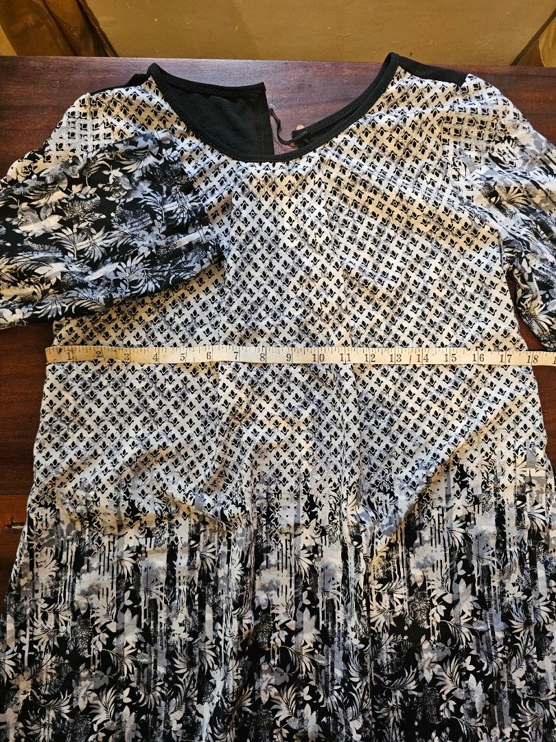 Polyester-Spandex Blend A line cut dress (Category: Dresses) located in Bulacan. Submitted by mrst27 (Listing ID 1313424761, Image 3). Description: Issue: restitching on the thread lock at the back of the dress. Over all, very good used condition pa. Color and print very good. See pictures for measurement reference. * Payment first via gcash * Seller is from Bulacan, SF will be shouldered by the buyer. * Shipping via JnT within 2 days after payme